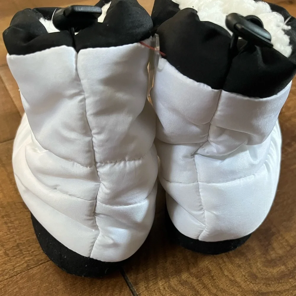 Nwot big kids unisex boy girl space slipper booties Sz 4/5 black white